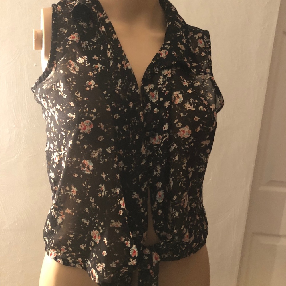 Black Floral Summer lace crop top with bottom ties and lace back - New